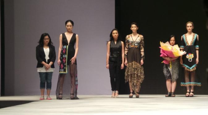 Desainer muda berusia 16 tahun mendapat kesempatan memamerkan rancangannya di panggung IFW 2016