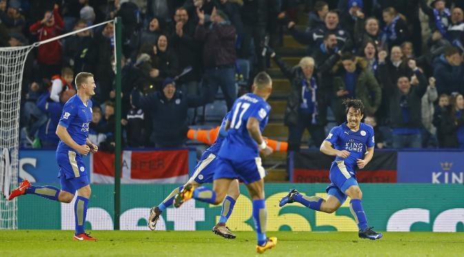 Pemain Leicester City, Shinji Okazaki, merayakan gol yang dicetaknya ke gawang Newcastle United dalam laga Liga Inggris di Stadion King Power, Selasa (15/3/2016) dini hari WIB. (Reuters/Darren Staples)