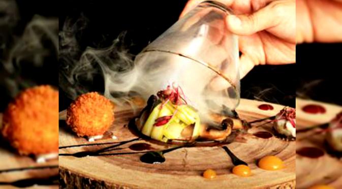 Penyajian hidangan gastronomi dengan chef asal Prancis dilaksanakan selama Festival Internasional Kuliner Prancis tanggal 20-21 Maret 2016.