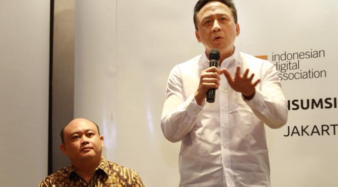 Triawan Munaf, Ketua Bekraf sedang berbicara pada peluncuran riset "Studi Konsumsi Media Online" pada Rabu (16/13) di Menara Palma, Jakarta. (Bintang.com/Galih W. Saputra)