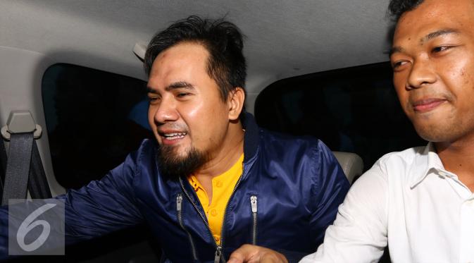 Saipul Jamil menjalani pemeriksaan di Polda Metro Jaya terkait kasus dugaan pelecehan seksual yang dilakukan Saipul Jamil terhadap pria berinisial AW. [Foto Herman Zakharia/Liputan6.com]