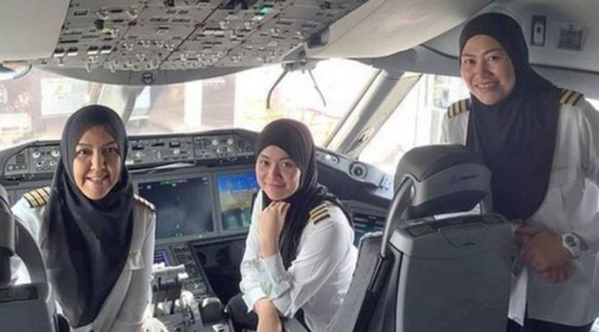 Tiga pilot perempuan dari Royal Brunei Airlines membuat sejarah baru di dunia penerbangan. (Via: bbc.com)