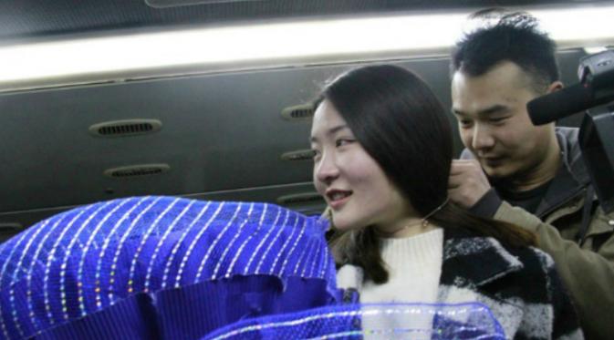 Li Chong melamarnya di bus kota yang sama saat keduanya pertama kali bertemu 6 tahun yang lalu. (Shanghaiist.com)
