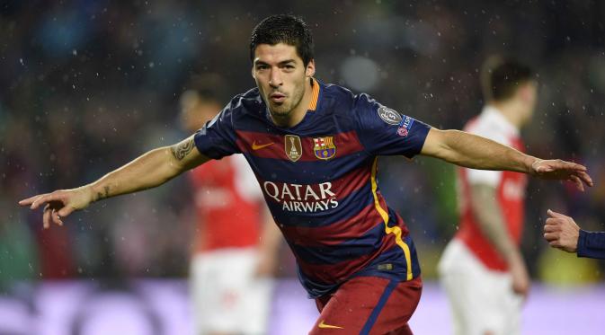 Luis Suarez mencetak satu gol yang meloloskan timnya ke perempat final pada leg kedua 16 besar liga Champions di Stadion Camp Nou, Barcelona, Kamis (17/3/2016) dini hari WIB. (AFP/Lluis Gene).