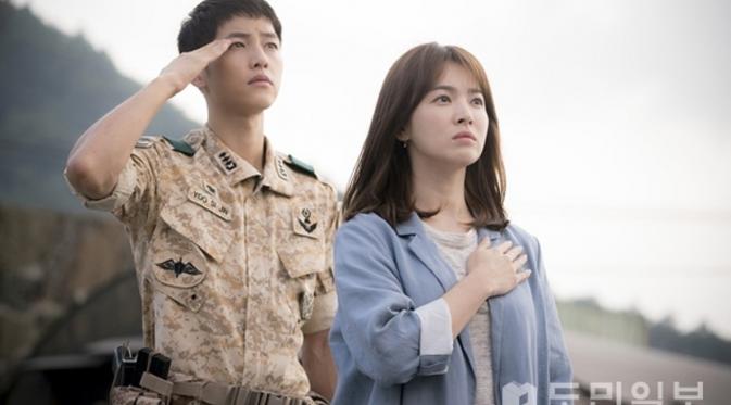 Song Joong Ki dan Song Hye Kyo beradu akting dalam drama Descendants of the Sun.