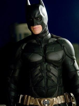 Kostum Batman dalam The Dark Knight (IMDb)