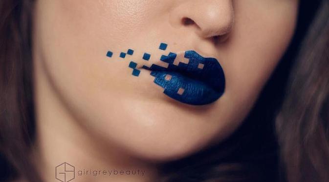 Makeup Artist Ini Gunakan Bibirnya Untuk Karya Seni yang Rumit. Sumber : mymodernmet.com