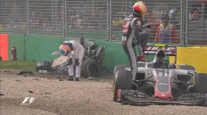 Kecelakaan mengerikan dialami Fernando Alonso. (Twitter)