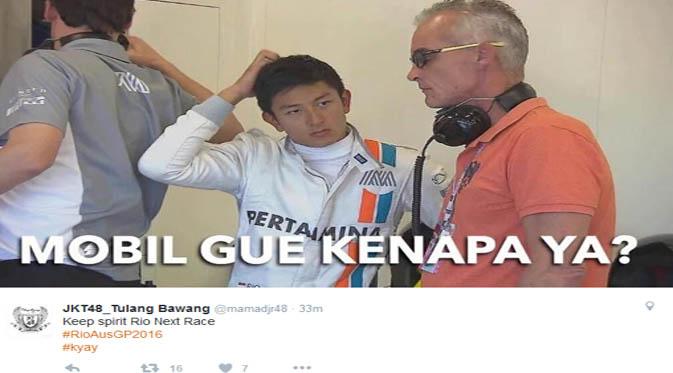 Pembalap kebanggaan Indonesia ini terpaksa keluar dari balapan F1 Grand Prix Australia, karena mobilnya bermasalah.