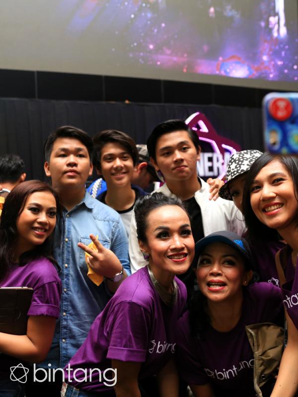 Boyband CJR yang digawangi oleh Iqbaal, Rizky dan Aldy turut meriahkan konser VBintang 3 Generasi. Tak hanya itu penampilan CJR membuat histeris para penonton. (Adrian Putra/Bintang.com)