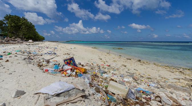 Kenyataan bersantai di pantai Maldives. (Shutterstock)