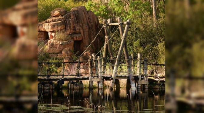  Dibuka pada 1976, Disney River Country adalah taman air Walt Disney World pertama yang ada di Orlando, Florida.(Instagram Seph Lawlles)