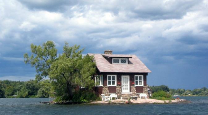Rumah di tengah seribu pulau. Foto: 100 Islands.