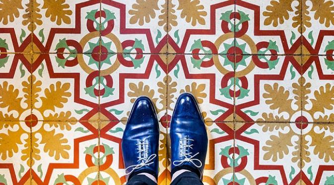  Sebastian Erras memotret beragam pola lantai di beberapa bangunan ikonik di Kota Barcelona (sumber. Lostateminor.com)