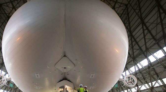 Pesawat jet mirip bokong Kim Kardashian. Sumber: London News Pictures Ltd
