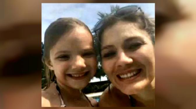 Allison melihat ibunya diam tidak bergerak di dalam kolam renang, lalu menariknya ke bagian dangkal kolam. (Sumber news.com.au)