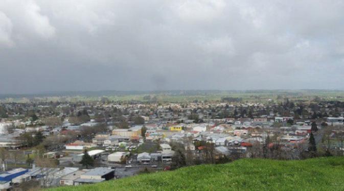 Kota Tokoroa di bagian utara Selandia Baru yang menjadi wilayah kerja Dr. Kenny dan kliniknya (sumber. Lostateminor.com)