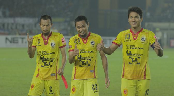 Supardi, Muhammad Ridwan, dan Achmad Jufriyanto akan membela klub baru mereka, Sriwijaya FC menghadapi mantan klub, Persib Bandung dalam lanjutan grup B Torabika Bhayangkara Cup, Sabtu (26/3/2016) malam. (Bola.com/Riskha Prasetya)
