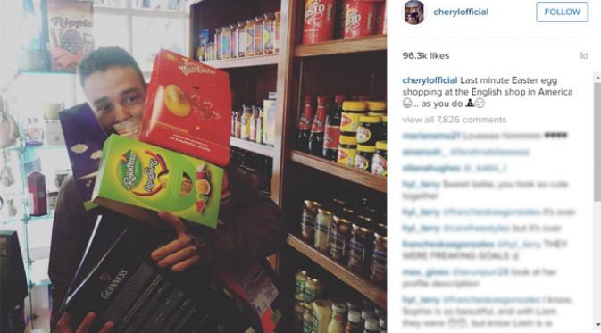 Cheryl Cole mengunggah foto sang pacar yang sedang berbelanja makanan untuk paskah. (Instagram)