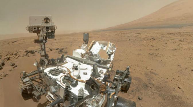 Rover Curiosity milik NASA saat ini sedang menjalani ekspedisi di permukaan planet Mars (Foto: NASA).