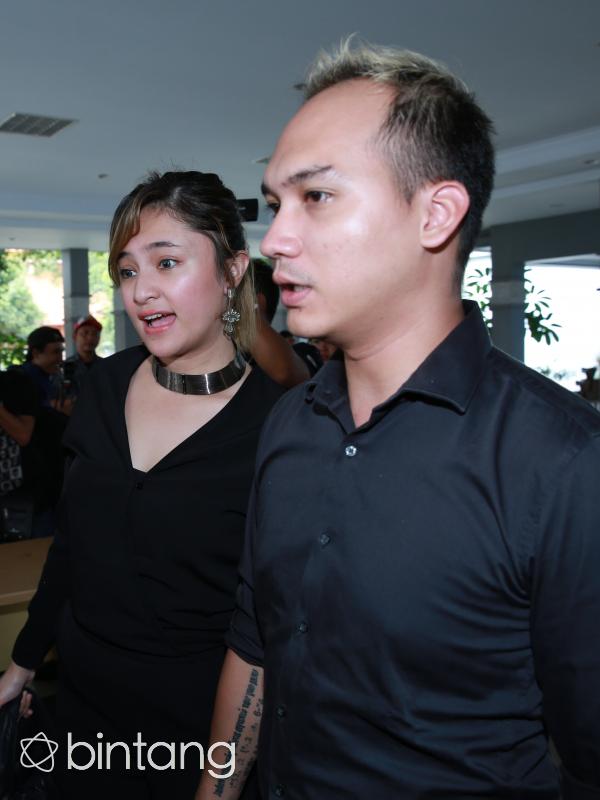 Marshanda dan Egi John saat di panti sosial Bina Insan Bangun Daya. (Deki Prayoga/Bintang.com)