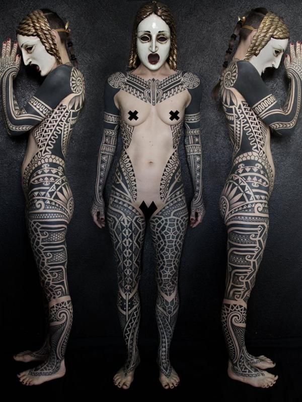 Tak diketahui siapa perempuan yang menjadi model tato Samuel Christensen. (Via: facebook.com/Samuel-Christensen-Tattoo)