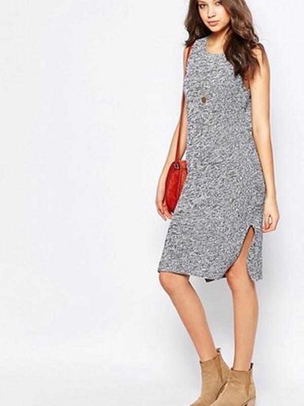 Nggak perlu memakai dress mewah, dress simpel ini pun tetap bikin kamu menarik. (via: buzzfeed.com)