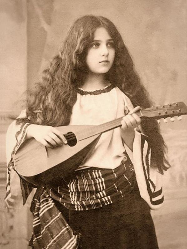 Gypsy Girl With Mandolin (Via: boredpanda.com)