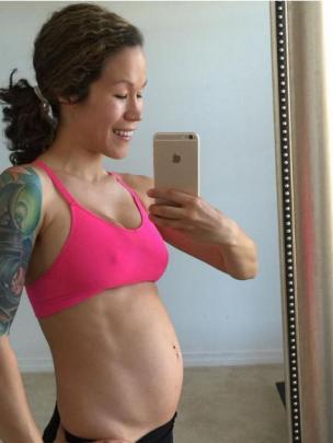  Anda juga bisa memiliki perut hamil dan berotot seperti tubuh fitness blogger asal Florida, Amerika Serikat Sia Cooper. (Foto: Instagram @diaryofafitmommyofficial ) 