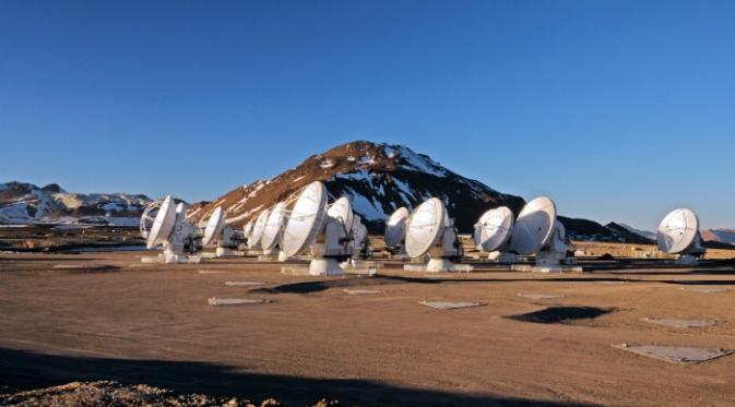 Teleskop ALMA yang berlokasi di Antofagasta Chili (Foto: ESO).