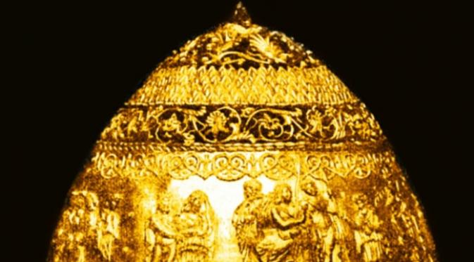 Tiara terbuat dari emas ini ternyata bukan berasal dari Saitaferne, raja Yunani, tapi buatan seorang pengrajin dari Odessa, Ukraina. (Sumber History)