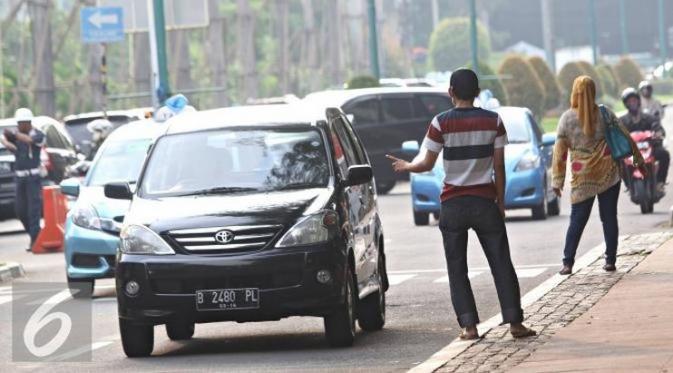 Gubernur DKI Jakarta Basuki Tjahaja Purnama alias Ahok berencana menghapus sistem 3 in 1 di jalan protokol