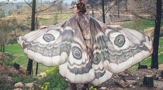 Wow, Selendang Ini Mampu Jadikan Anda Seekor Kupu-kupu Cantik. Sumber : mymodernmet.com