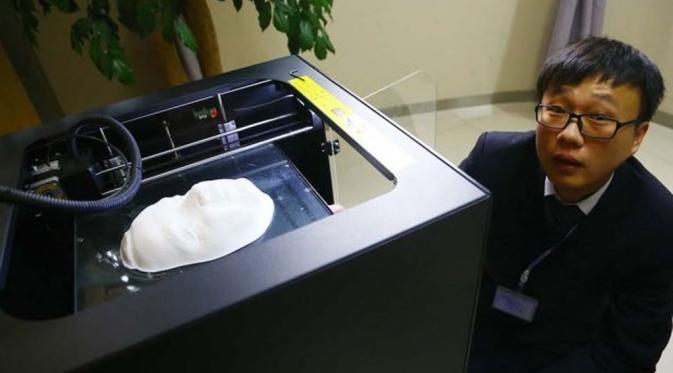 Teknologi printer untuk mencetak secara 3D (3 dimensi) yang memungkinkan mayat rusak memiliki wajah yang kembali sempurna. (Via: mirror.co.uk)