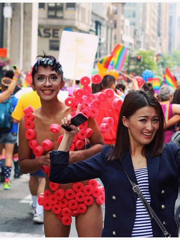 Aming saat di parade LGBT. (Instagram/@priscilyaciel)