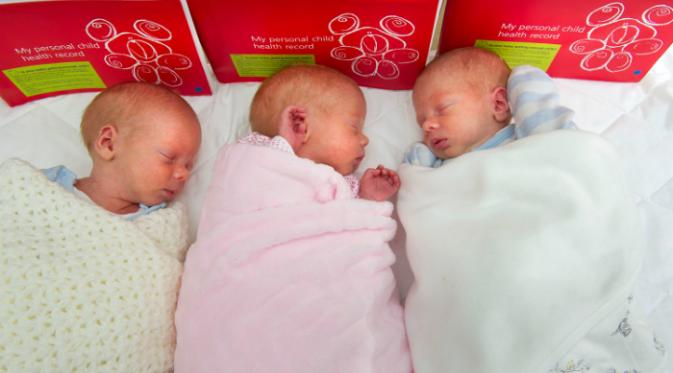 Lewat operasi caesar, perempua yang berasal dari Boston, Amerika Serikat itu berhasil melahirkan 3 bayi kembar.(Thesun.co.uk)
