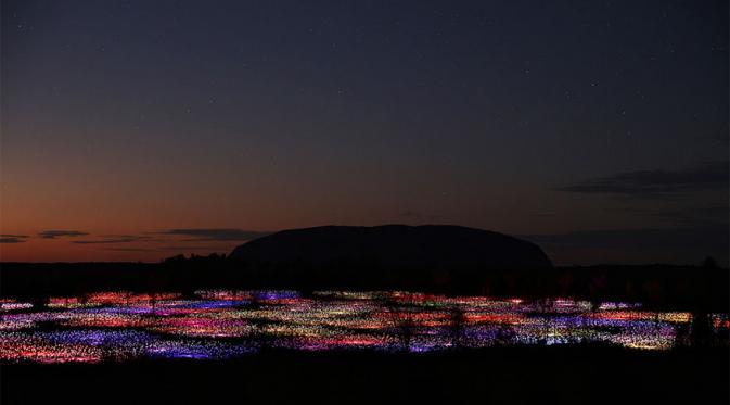 Uluru, Northern Territory, Australia. (Via: boredpanda.com)