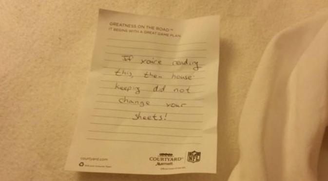 Surat yang ditemukan mengindikasi bahwa staf hotel tidak mengganti seprei tempat tidur. (express.co.uk)