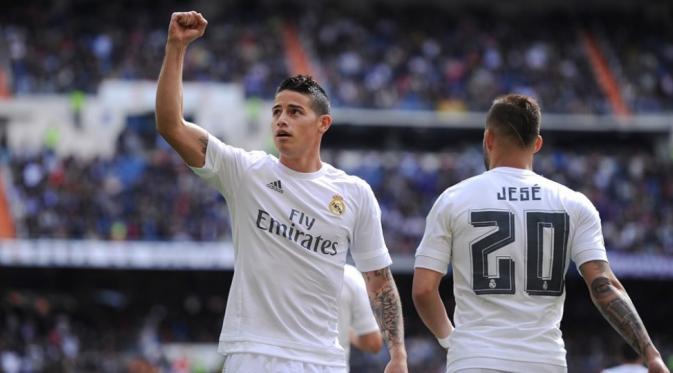 Selebrasi James Rodriguez setelah mencetak gol untuk Real Madrid ke gawang Eibar, Sabtu (9/4/2016). (Reuters/Juan Medina)