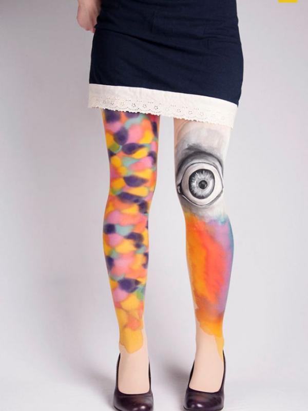 Keindahan lukisan tidak hanya di atas kanvas, bagian tubuh pun bisa menjadi objeknya. Seperti kaki ini yang seolah sedang memakai celana. (via: boredpanda.com)