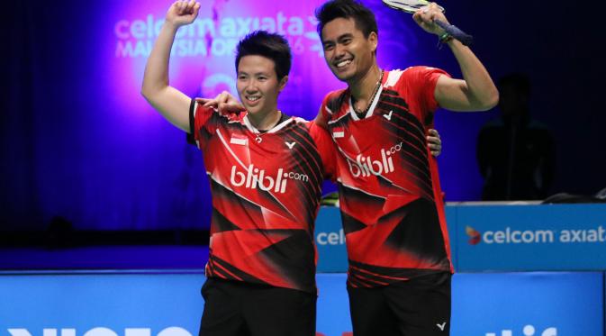Ganda campuran Indonesia Tontowi Ahmad/Liliyana Natsir meraih gelar perdana di 2016 usai menjuarai Malaysia Open Super Series Premier 2016. (Liputan6.com/Humas PP PBSI)