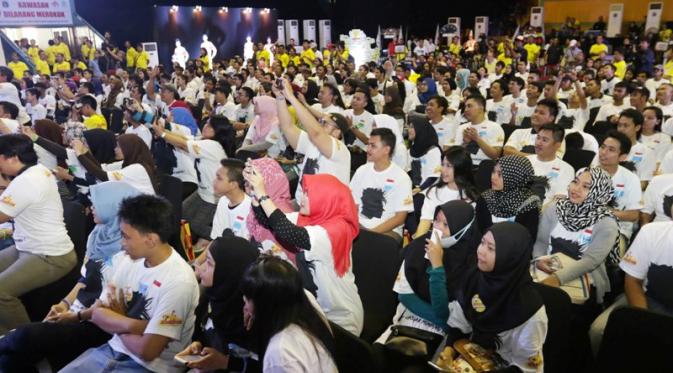 Ratusan penggemar Sean Gelael menghadiri acara launching Seansation di Jakarta, 10 April 2016. (Bola.com/Vitalis Yogi Trisna)