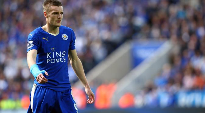 Selebrasi penyerang Leicester City, Jamie Vardy, setelah mencetak gol ke gawang Sunderland, Minggu (10/4/2016). (EPA/Peter Powell)