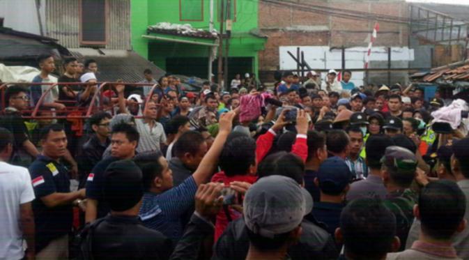 Situasi memanas saat penggusuran Pasar Ikan, Penjaringan, Jakarta Utara (Sumber: Satpol PP Jakpus)