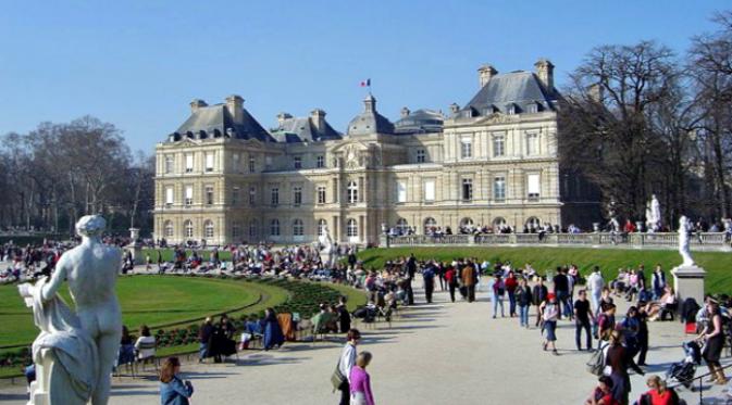 Taman indah ini berada di kota Paris dan menjadi tempat populer untuk bersantai dan bertemu orang. (Sumber stephenbuck.info)