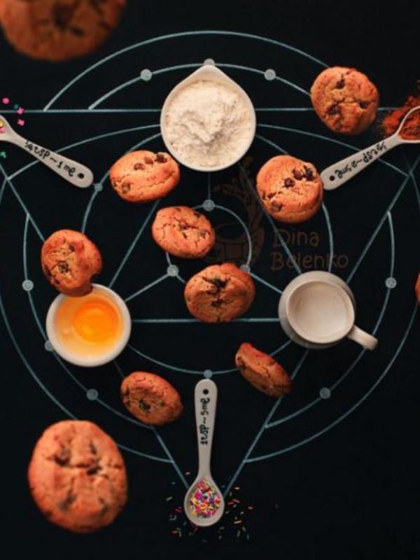 Baking alchemy. (Via: px500.com)