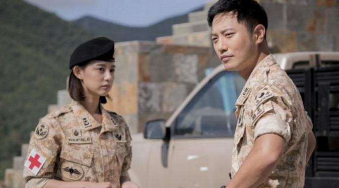 Jin Goo dan Kim Ji-won saat beradu akting dalam drama Descendants of the Sun.