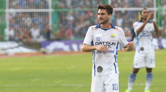 Robertino Pugliara, salah satu kartu truf Dejan Antonic saat Persib menjajal Sriwijaya FC. (Bola.com/NIcklas Hanoatubun)