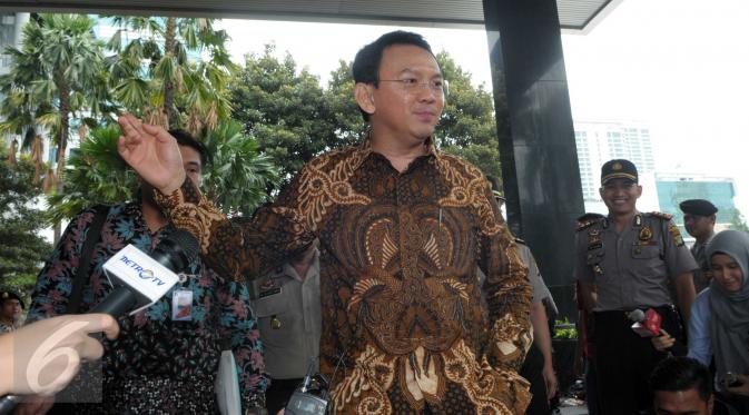 Gubernur DKI Jakarta Basuki 'Ahok' Tjahaja Purnama menyambangi Gedung KPK, Jakarta, Selasa (12/4).  (Liputan6.com/Helmi Afandi)