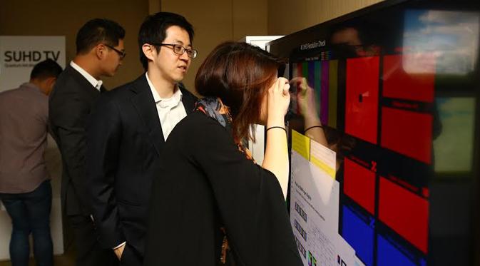 Suasana demonstrasi lini produk televisi baru Samsung di 2016 (samsung.co.id)